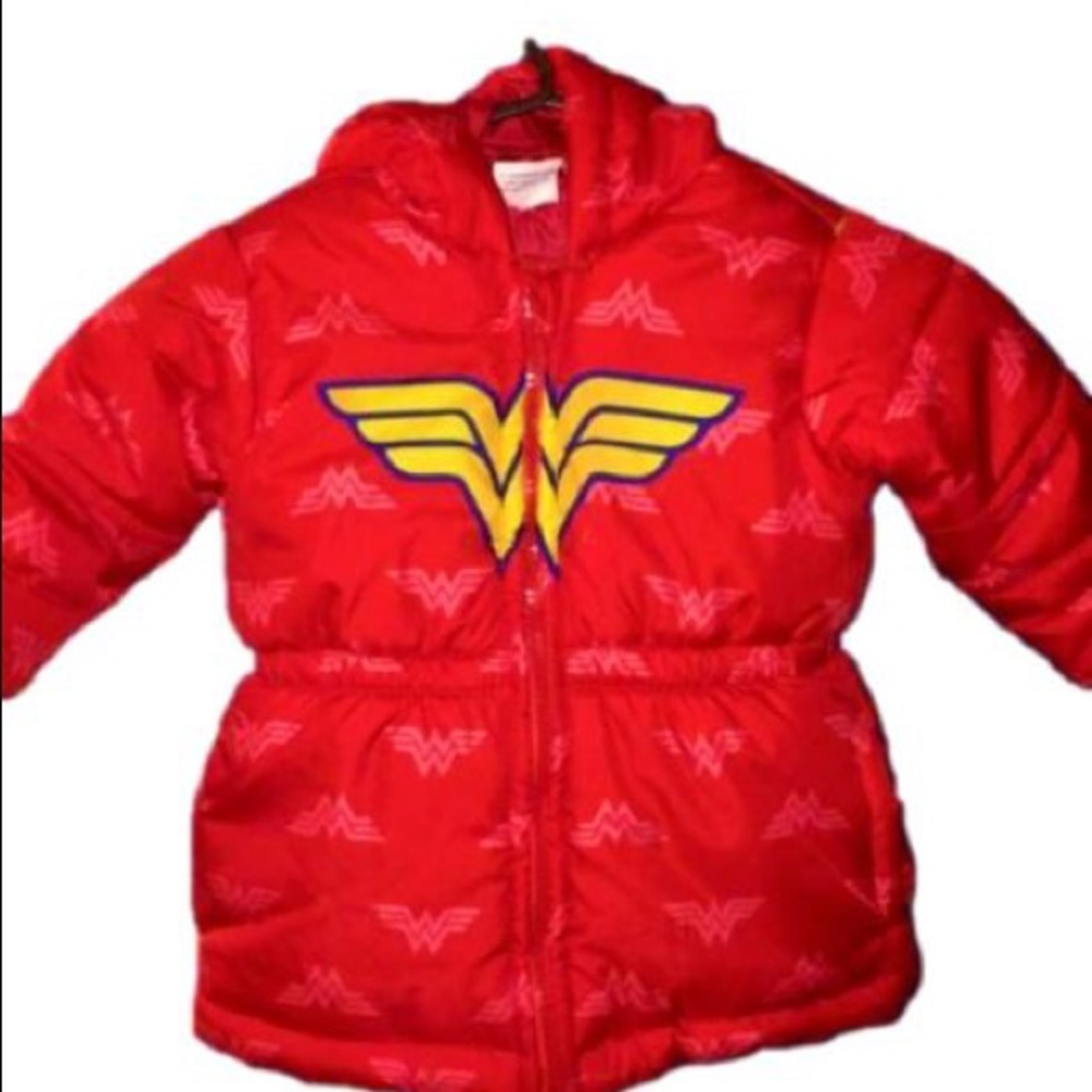 WonderWoman Puffer red winter jacket 2T with iconic logo🇺🇸
